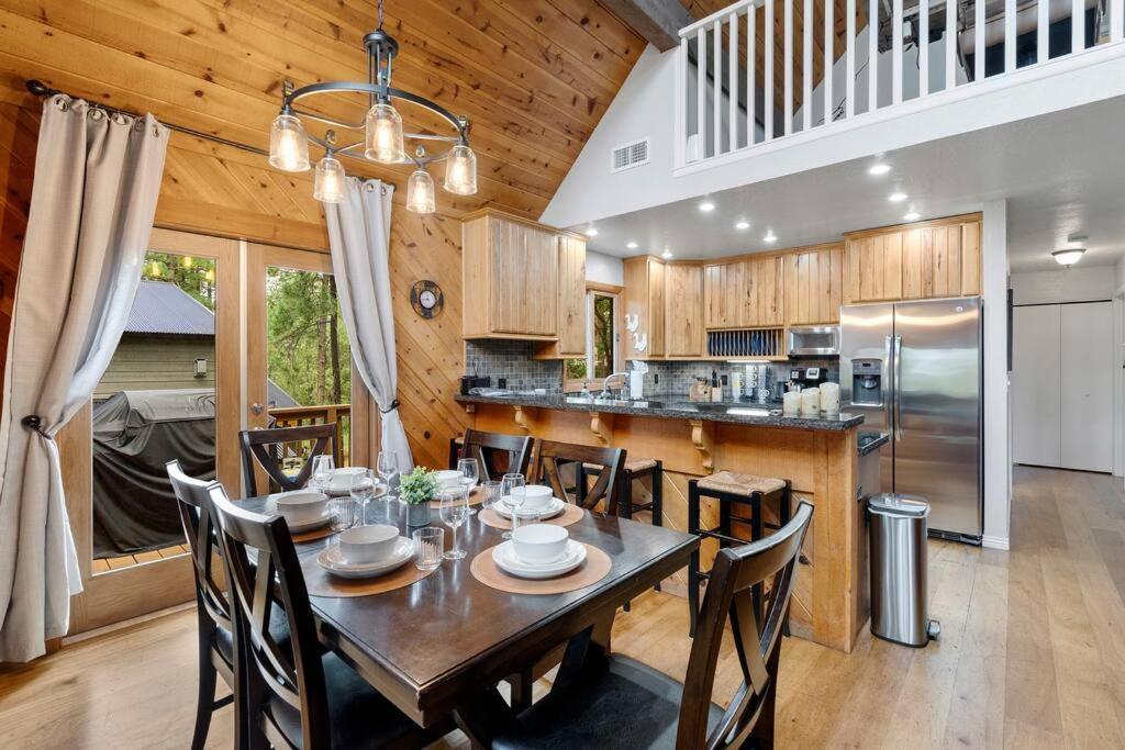 Luxury Cabin Oasis Getaway Heart Of Munds Park Exterior photo
